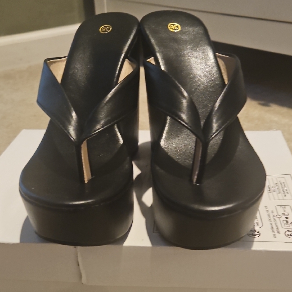 Black Wedge Sandals with High Platform and Thong Strap - Picture 4 of 7